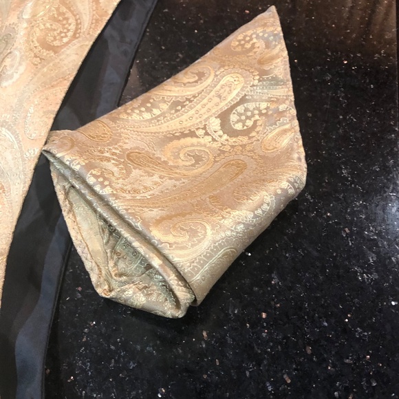 Oliver George Men's 4pc Paisley Design Tuxedo Vest & Ties inGold Floral Jacquard - Picture 6 of 8